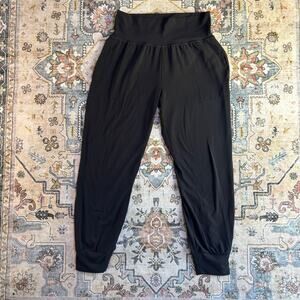 Athleta Salutation Jogger leggings Powervita Athletic Black Pockets Size Medium